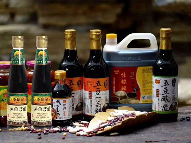 醬油醋灌裝有學(xué)問 型號選好很重要 好用的直線式醬油醋灌裝機(jī)是您不錯(cuò)的選擇